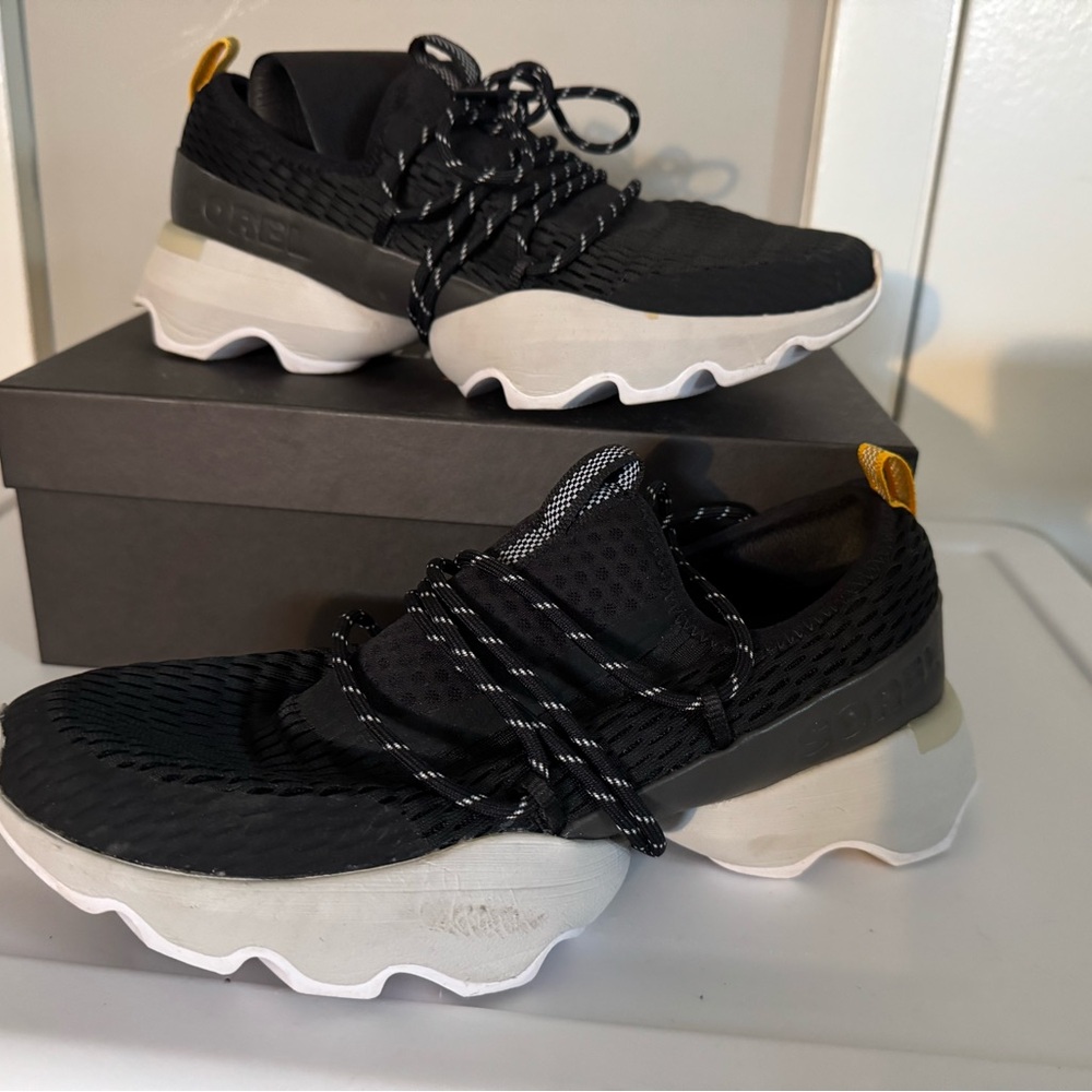 Sorel Kinetic Impact Lace sneakers, Sz 9